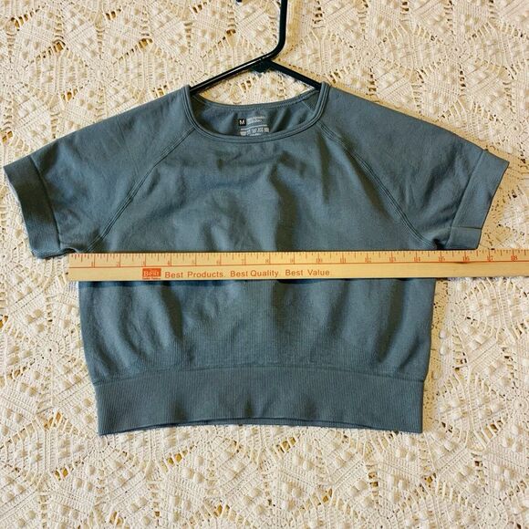 Women's (M) Blue Turquoise Workout Crop Top - Short Sleeve Ribbed Bust Detail - Picture 6 of 7